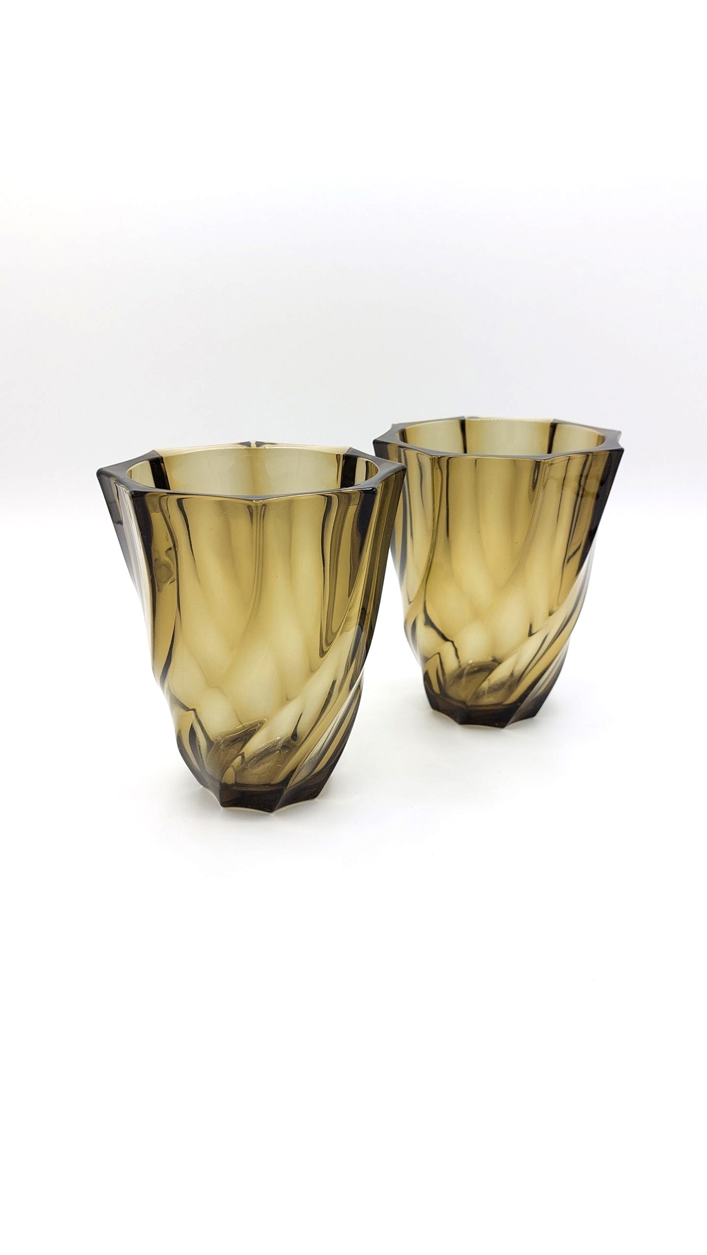 LOT DE 2 VASES VINTAGE EN VERRE FUME – Image 2
