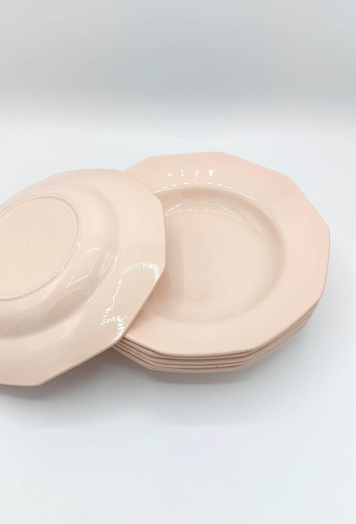 LOT 7 ASSIETTES CREUSES FAIENCE ROSE POUDRE – Image 2
