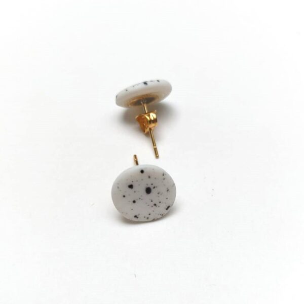 Puces d'oreille porcelaine "Tachetées noires"