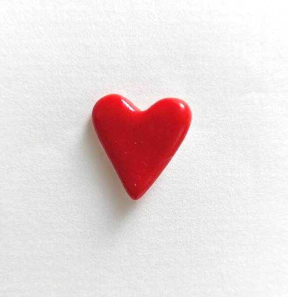 Pins porcelaine "Petit coeur rouge"