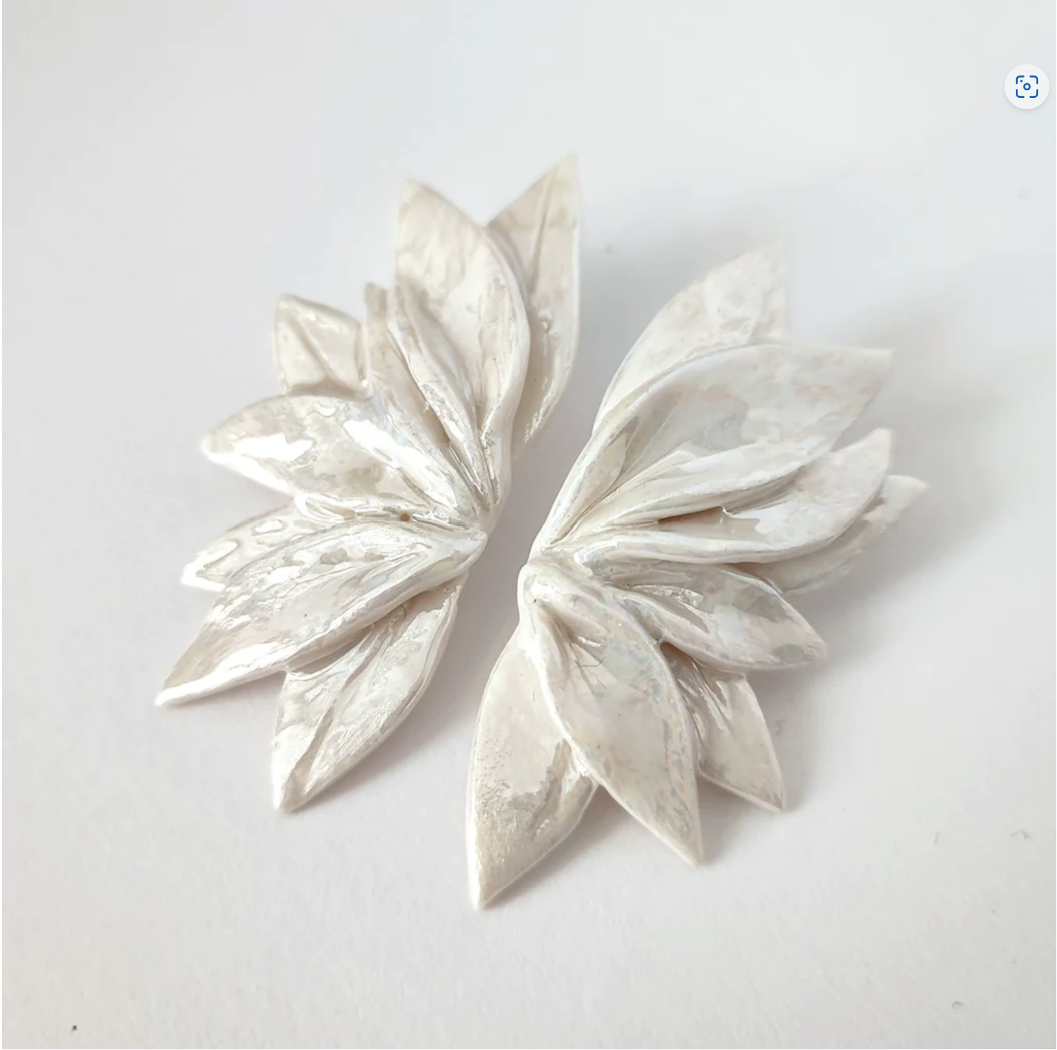 BOUCLES D'OREILLE "RIO" BLANCHES IRISEES – Image 2