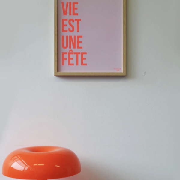 Affiche La vie est une fête orange fluo et rose pâle A3
